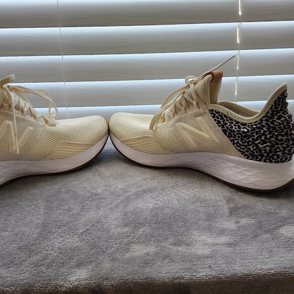 Women's New Balance Leopard Print Sneakers Size 9 - Picture 12 of 16